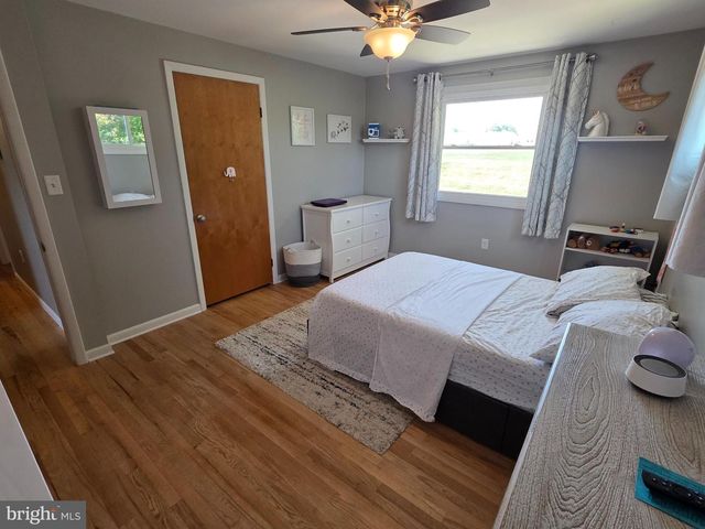 19 W SHORE DR, Camp Hill, PA 17011