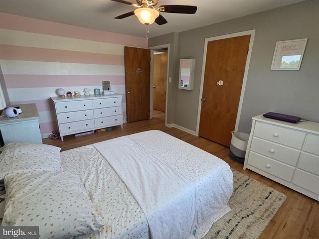 19 W SHORE DR, Camp Hill, PA 17011