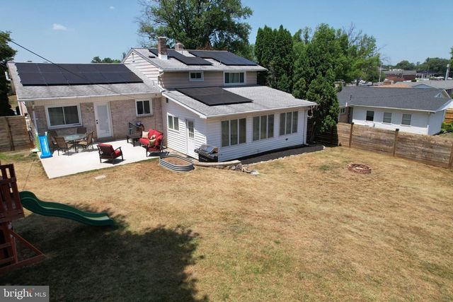19 W SHORE DR, Camp Hill, PA 17011