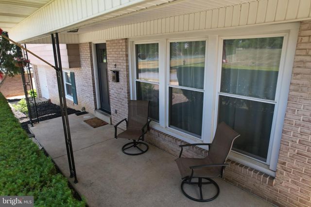 19 W SHORE DR, Camp Hill, PA 17011