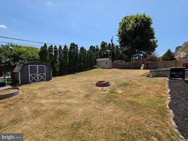 19 W SHORE DR, Camp Hill, PA 17011
