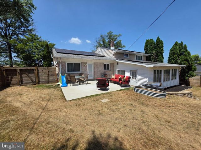 19 W SHORE DR, Camp Hill, PA 17011