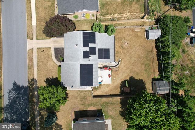 19 W SHORE DR, Camp Hill, PA 17011