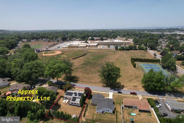 19 W SHORE DR, Camp Hill, PA 17011