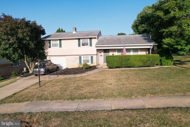 19 W SHORE DR, Camp Hill, PA 17011