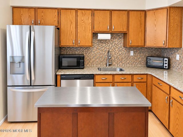 128 Dumbarton Hill Court, Aberdeen, NJ 07747