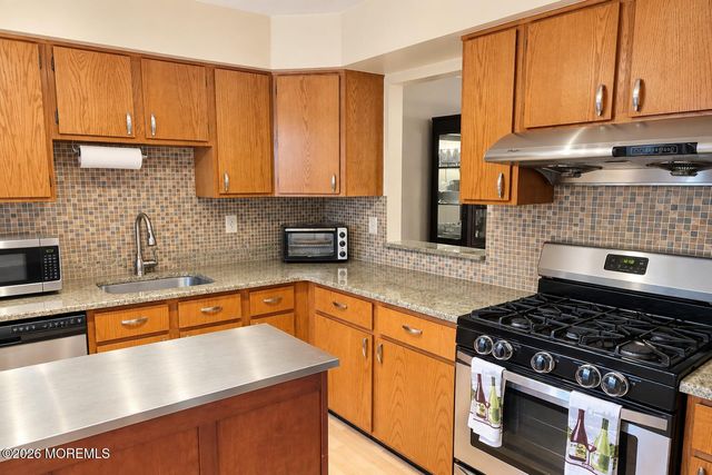 128 Dumbarton Hill Court, Aberdeen, NJ 07747