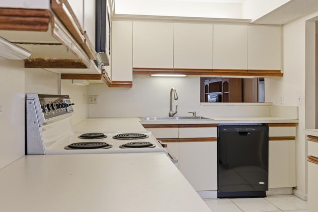 10118 Mangrove Drive 105, Boynton Beach, FL 33437