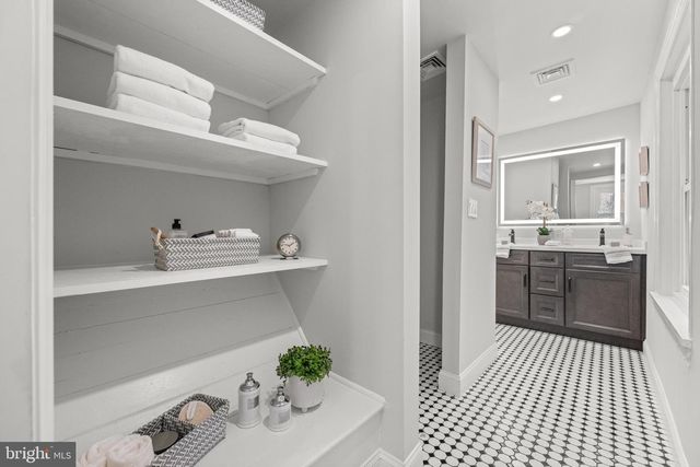 222 W BARNARD ST, West Chester, PA 19382