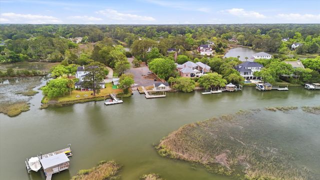 2779 Waterpointe Circle, Mount Pleasant, SC 29466