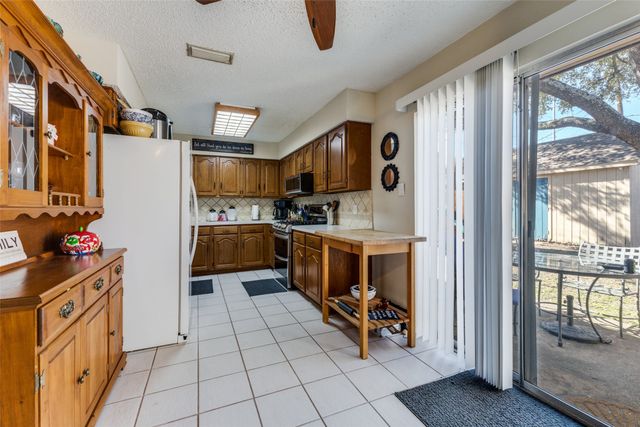 809 Broadmoor Drive, Mesquite, TX 75149