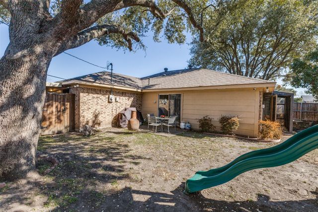 809 Broadmoor Drive, Mesquite, TX 75149