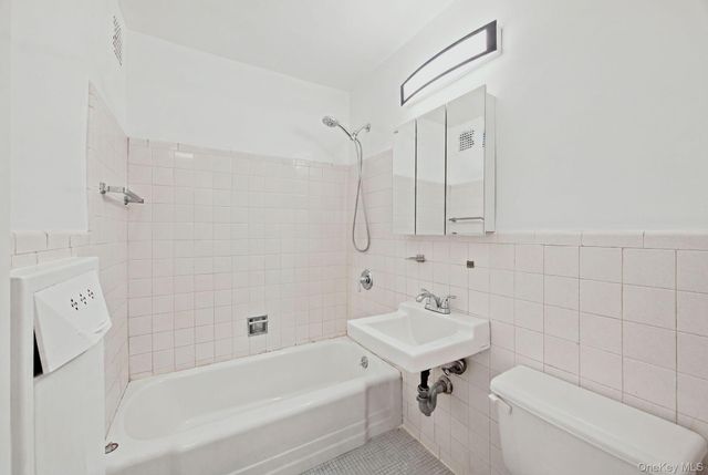 185 Hall Street 1010, Brooklyn, NY 11205