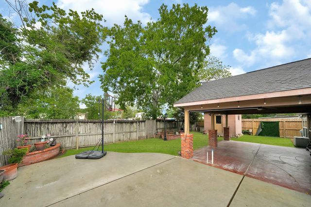 8030 Dodiewood Lane, Houston, TX 77086