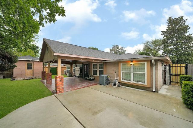 8030 Dodiewood Lane, Houston, TX 77086