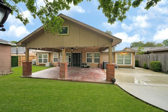 8030 Dodiewood Lane, Houston, TX 77086