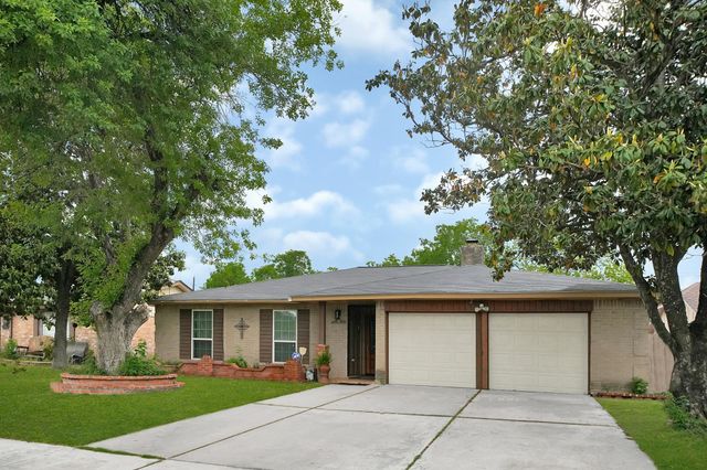 8030 Dodiewood Lane, Houston, TX 77086