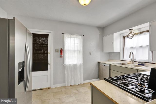 1815 HOLLY RD, Reading, PA 19602