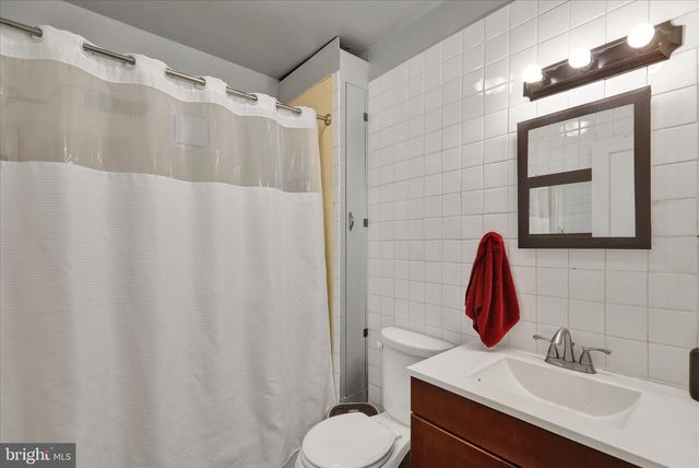 1815 HOLLY RD, Reading, PA 19602