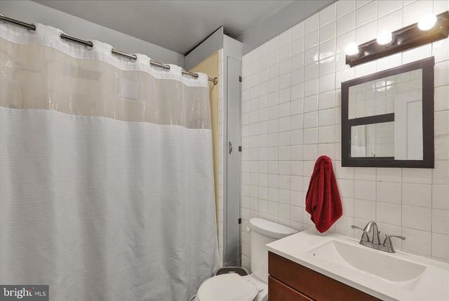 1815 HOLLY RD, Reading, PA 19602