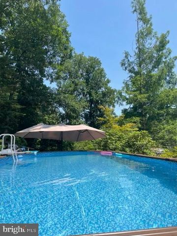 1815 HOLLY RD, Reading, PA 19602