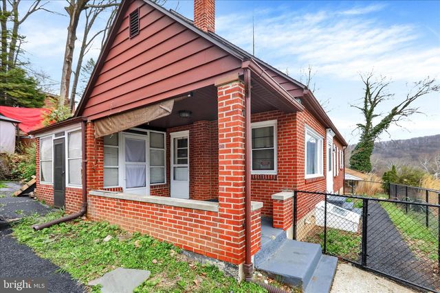 1815 HOLLY RD, Reading, PA 19602