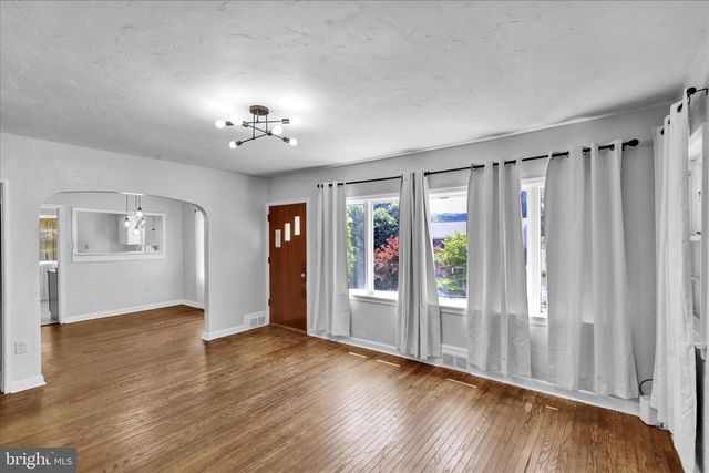 1815 HOLLY RD, Reading, PA 19602