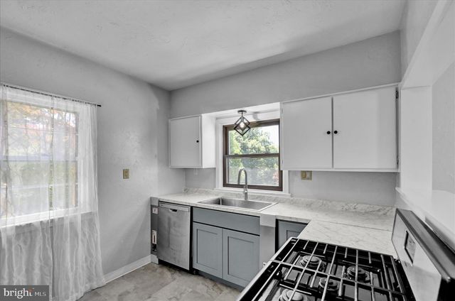 1815 HOLLY RD, Reading, PA 19602