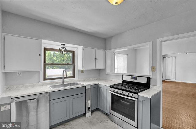 1815 HOLLY RD, Reading, PA 19602