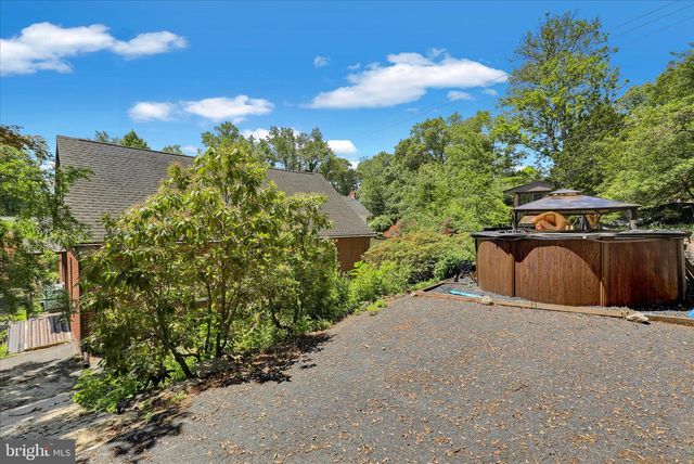 1815 HOLLY RD, Reading, PA 19602
