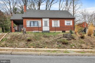 1815 HOLLY RD, Reading, PA 19602