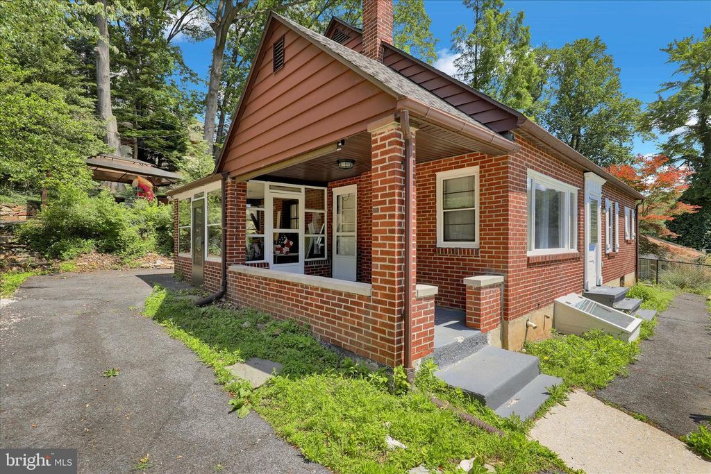 1815 HOLLY RD, Reading, PA 19602