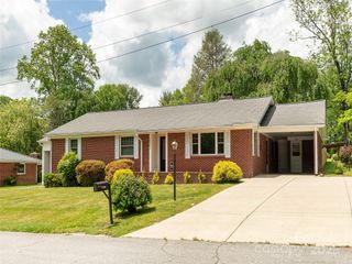 1101 Cherokee Drive, Hendersonville, NC 28739