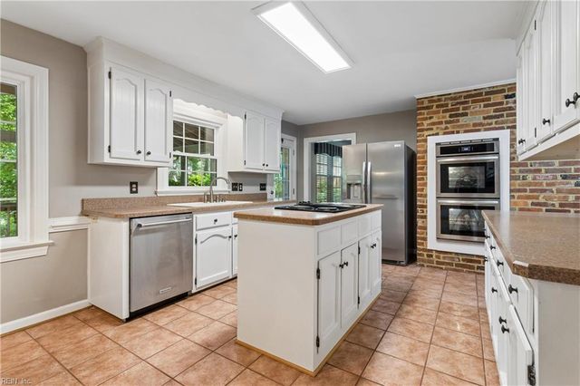 709 Oxbow DR, Virginia Beach, VA 23464