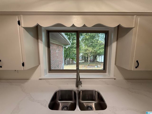 10 SW GREEN SPRINGS AVENUE, Birmingham, AL 35211