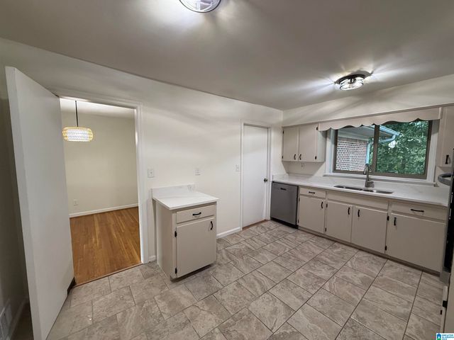 10 SW GREEN SPRINGS AVENUE, Birmingham, AL 35211