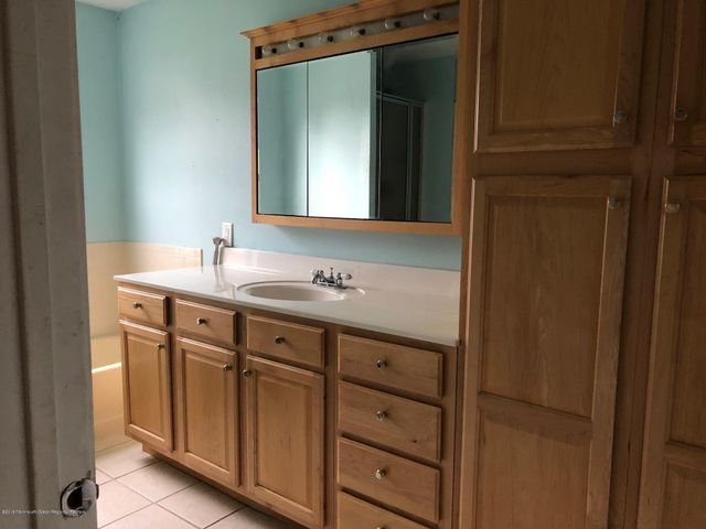 76 Foxwood Place, Morganville, NJ 07751