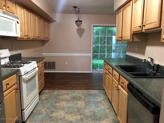 76 Foxwood Place, Morganville, NJ 07751