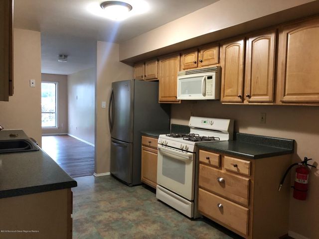 76 Foxwood Place, Morganville, NJ 07751