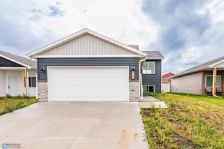 6718 68th Street S, Horace, ND 58047