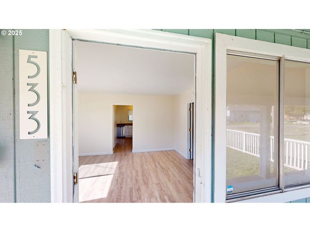 533 ART St, Brookings, OR 97415