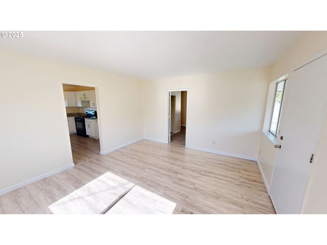 533 ART St, Brookings, OR 97415