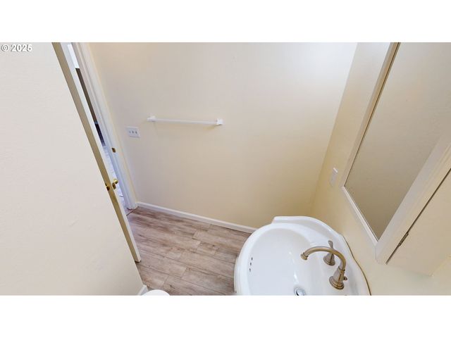 533 ART St, Brookings, OR 97415