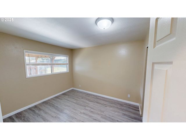 533 ART St, Brookings, OR 97415