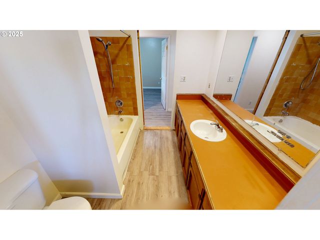 533 ART St, Brookings, OR 97415