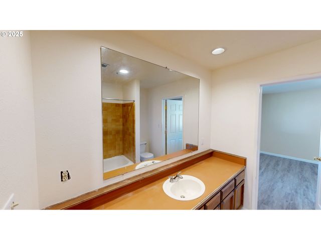 533 ART St, Brookings, OR 97415