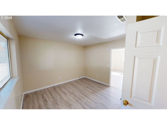 533 ART St, Brookings, OR 97415