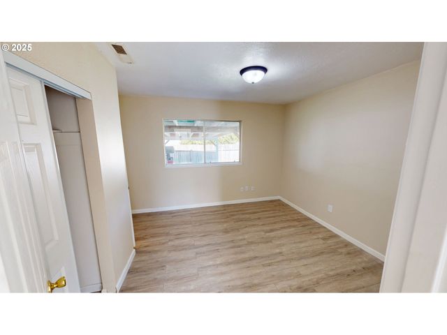 533 ART St, Brookings, OR 97415