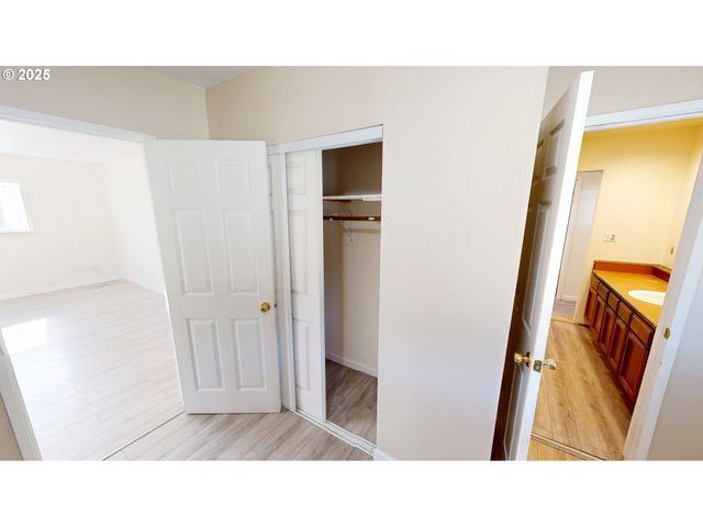 533 ART St, Brookings, OR 97415