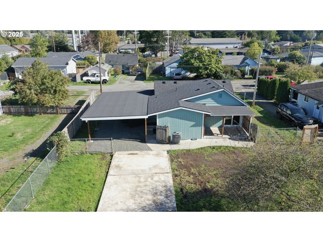 533 ART St, Brookings, OR 97415